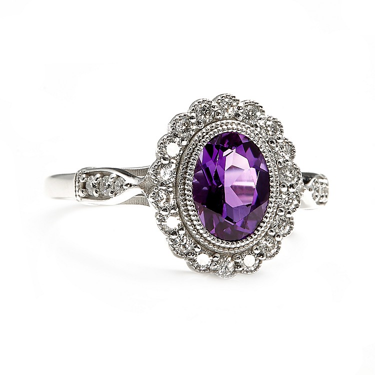 Vintage-Geschenkring aus 14 Karat Weißgold mit ovalem Amethyst und farblosen Diamanten i2938AmOvDi