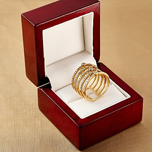 Fashion Gold Ring with Round Diamonds i3657