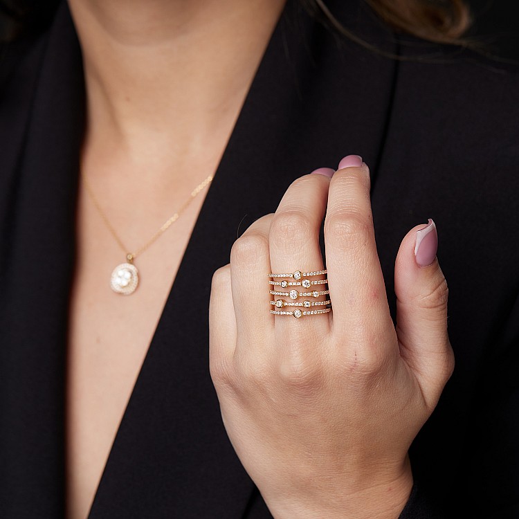 Fashion Gold Ring with Round Diamonds i3657