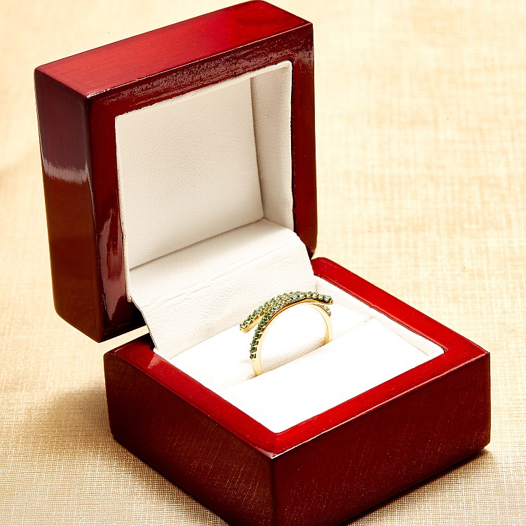 Fashion Gift Ring in Gold with Emeralds i122750Sm