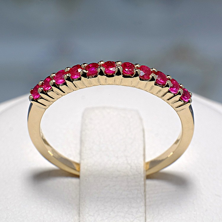 Gift Ring i018Rb in Gold or Platinum with Rubies