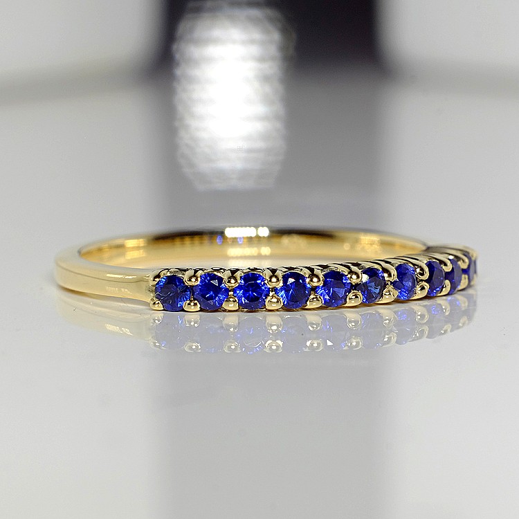 Gift Ring i018Sf in Gold with Sapphires