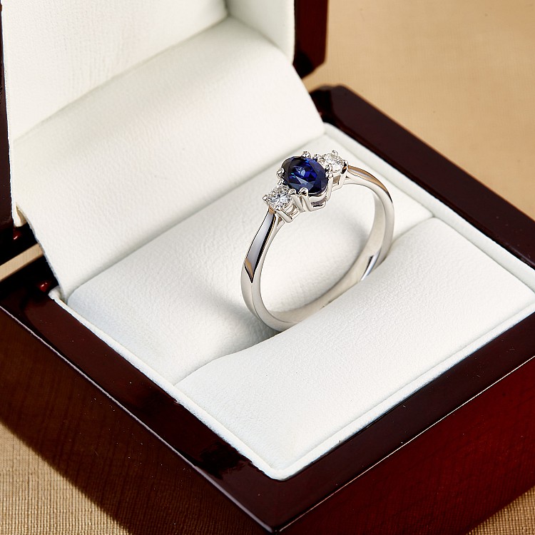 Gold Engagement Ring i015SfODi with Sapphire and Diamonds