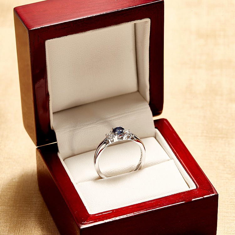 Gold Engagement Ring i025SfDi with Sapphire and Diamonds