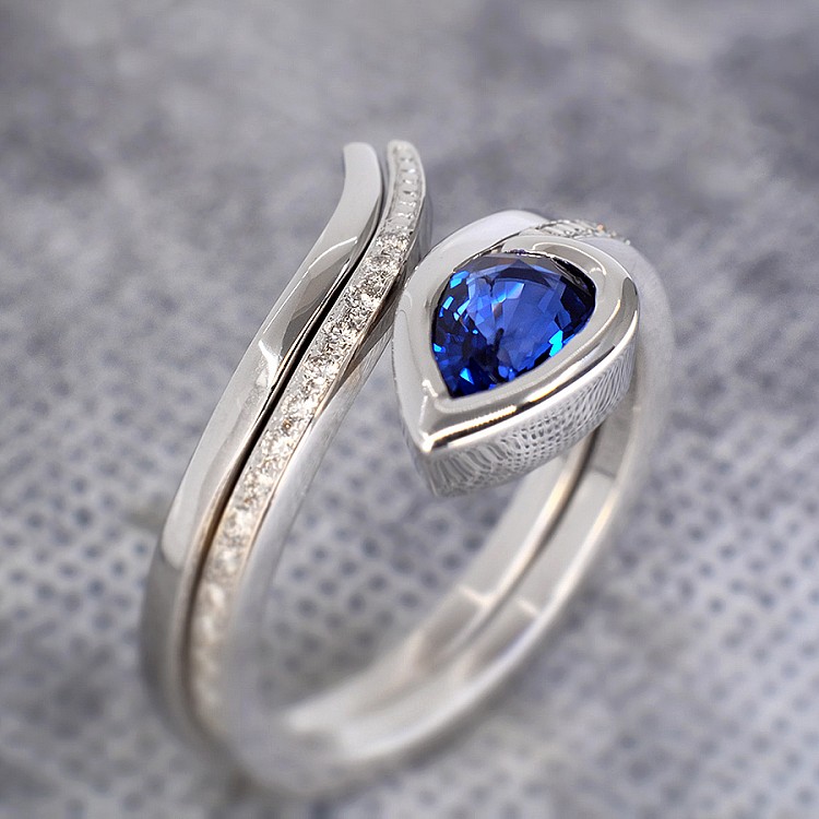 Gift Ring i1187SfPaDi in Gold from two elements with tear Sapphire and Diamonds