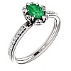 Gold Ring with Oval Emerald and Diamonds 121997SmOdi