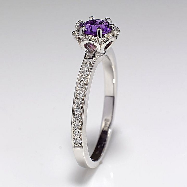 Geschenkring i121997AmDi in Gold oder Platin mit Amethyst und Diamanten