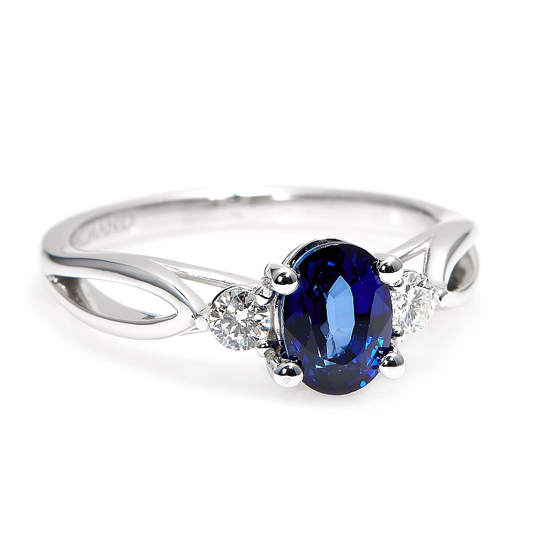 i122513SfODi Gold Ring with Sapphires and Diamonds