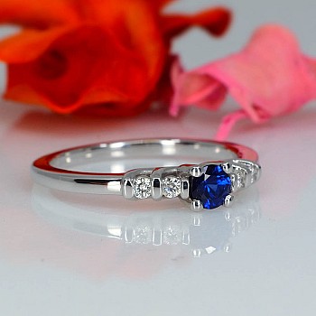 Engagement Ring i122543SfDi in Gold with Sapphire and Diamonds