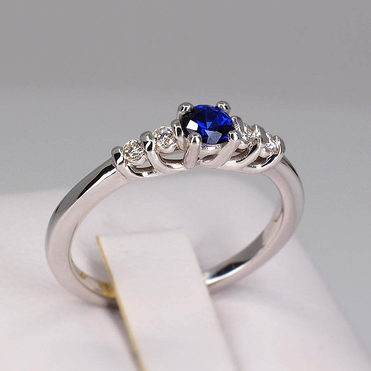 Engagement Ring i122543SfDi in Gold with Sapphire and Diamonds