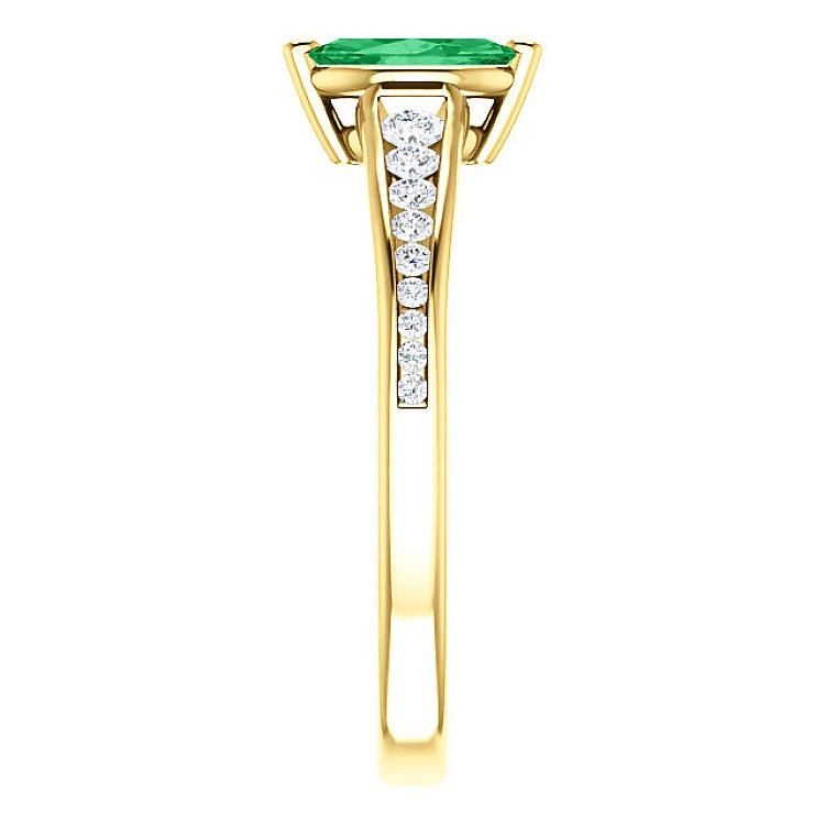 Gold Ring with Marquise Emerald and Diamonds 122866SmMDi