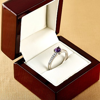 Geschenkring i122866AmhDi in Gold oder Platin mit Amethyst und Diamanten