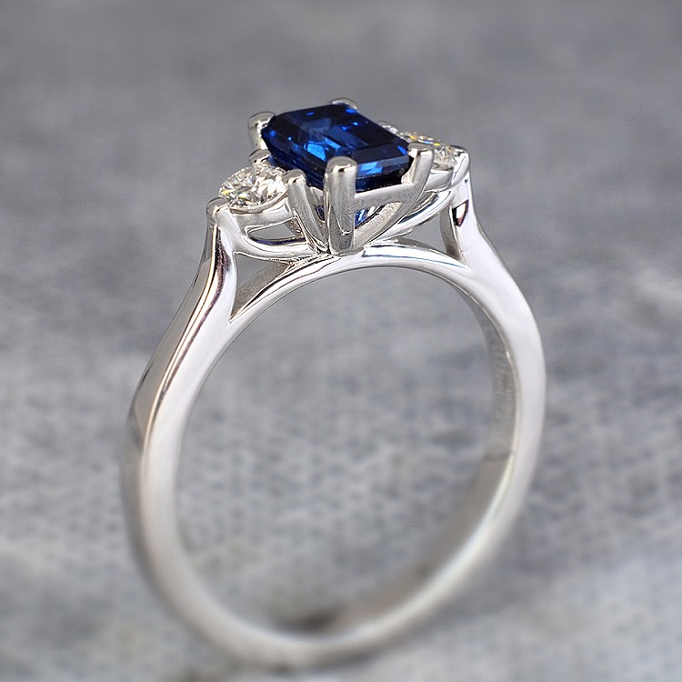 Engagement ring i1600Sfemdi in Gold with Sapphire and Diamonds