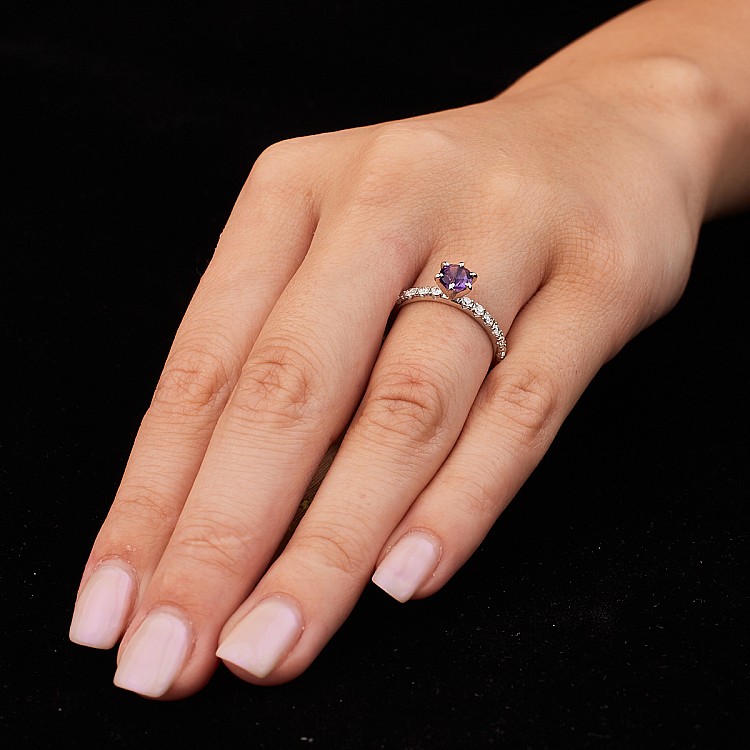 Gold- oder Platinring mit Amethyst und Diamanten i1869AmDi