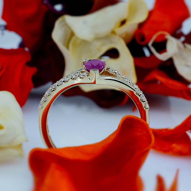 Engagement Ring i533RbPaDi in Gold with Tear Ruby and Diamonds