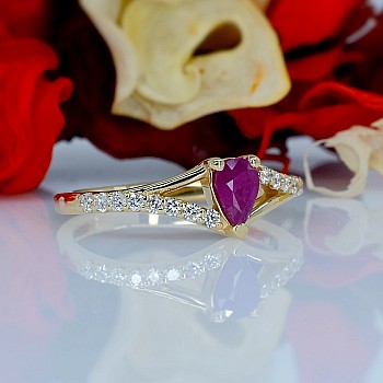 Engagement Ring i533RbPaDi in Gold with Tear Ruby and Diamonds