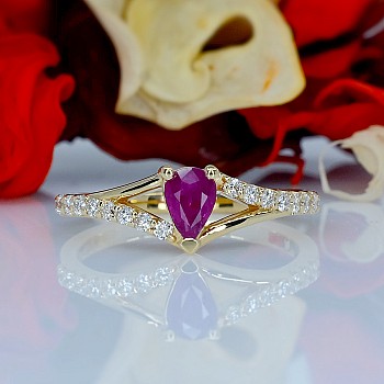 Engagement Ring i533RbPaDi in Gold with Tear Ruby and Diamonds