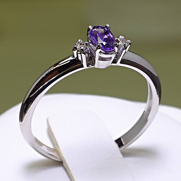 Gift Ring i020AmoDi in Gold with Amethyst and Diamonds