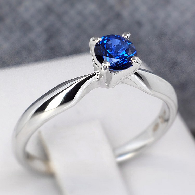 Engagement ring in Gold or Platinum with Sapphire i017p4Sf