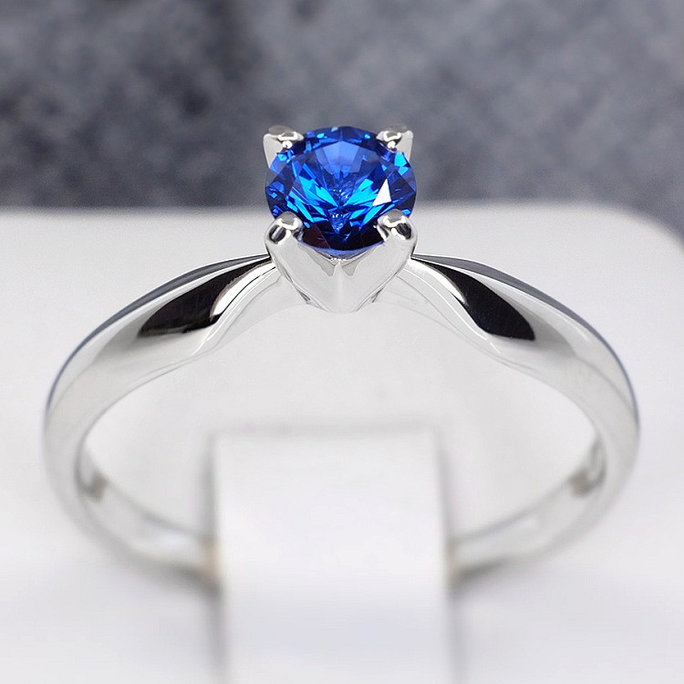 Engagement ring in Gold or Platinum with Sapphire i017p4Sf