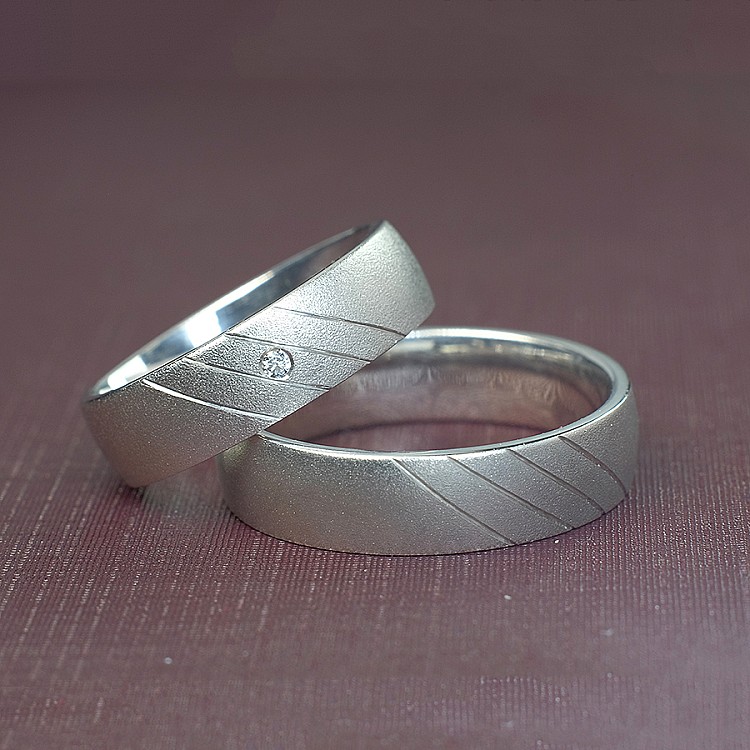 Wedding rings v011 in Gold or Platinum with Diamond