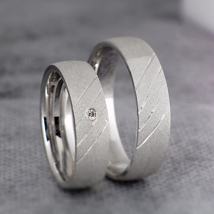 Wedding rings v011 in Gold or Platinum with Diamond