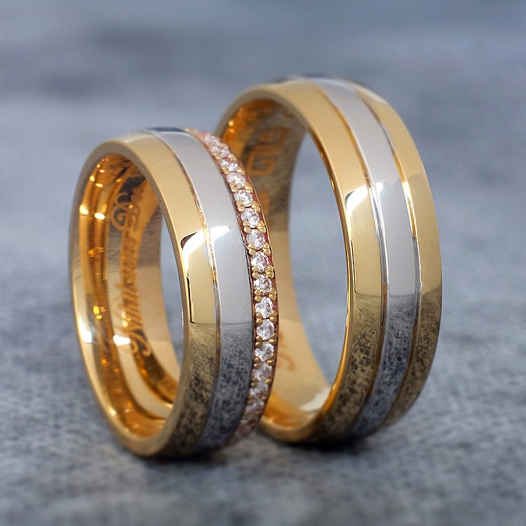 Wedding rings v0181 in two colors of Gold or Platinum with Diamonds