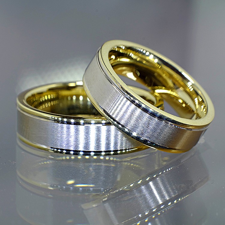 Wedding rings v026 in Two Color Gold