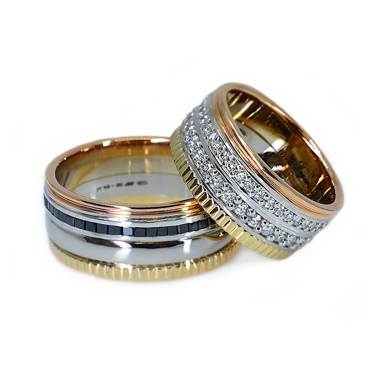 Wedding rings v036 in Gold with Colorless and Black Diamonds