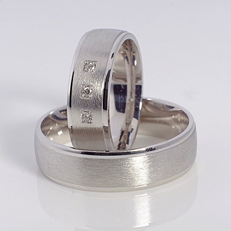 Wedding rings v037 in Gold or Platinum with Diamonds