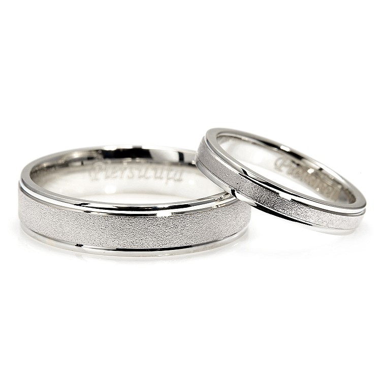 Two-tone gold wedding rings with Matt Sandblasted finish v0481.1