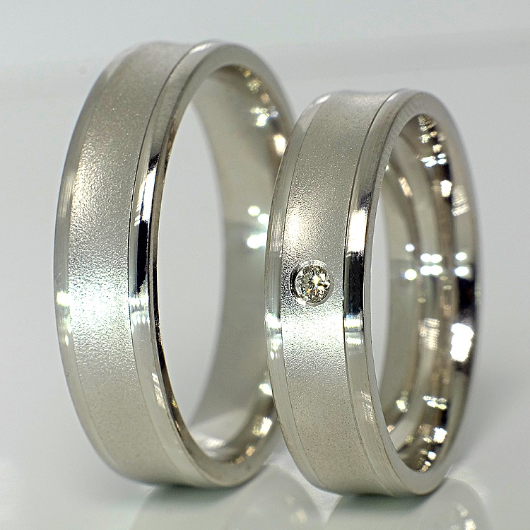 Wedding rings v049 in Gold with Diamond