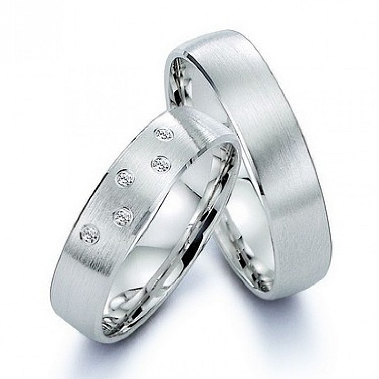 Wedding rings v059 in Gold or Platinum with Diamonds