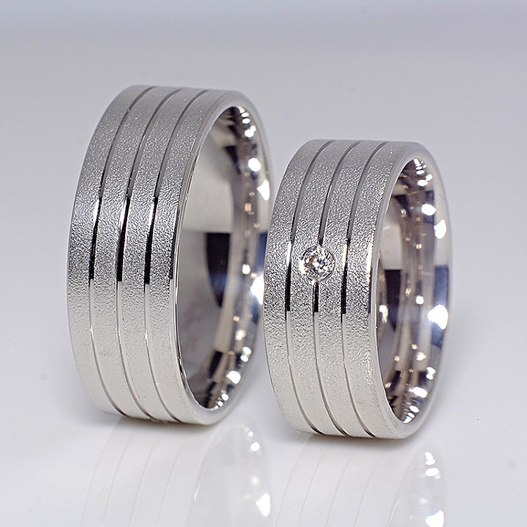 Wedding rings v082 in Gold or Platinum with Diamond