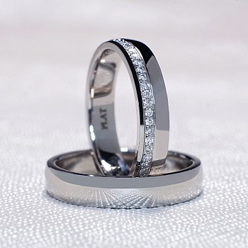 Wedding rings v105 in Gold or Platinum with Diamonds