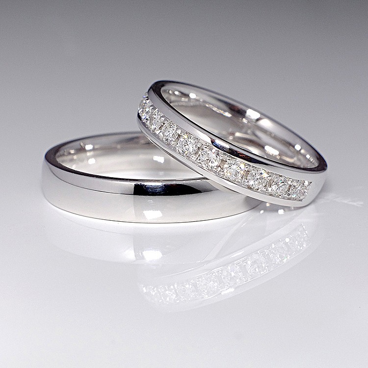 Wedding rings v115 in Gold or Platinum with Diamonds