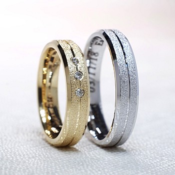 Wedding rings v1173 in Gold or Platinum with Diamonds