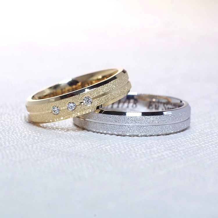 Wedding rings v1173 in Gold or Platinum with Diamonds