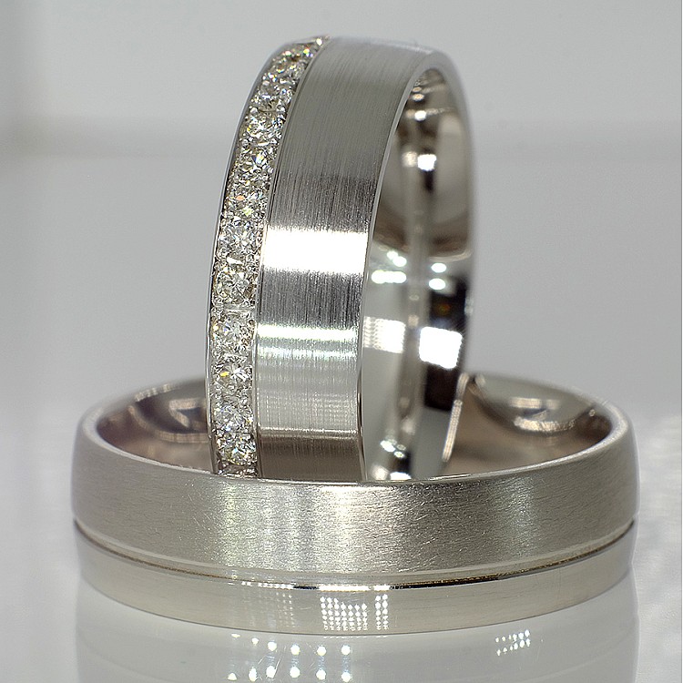 Wedding rings v118 in Gold or Platinum with Diamonds