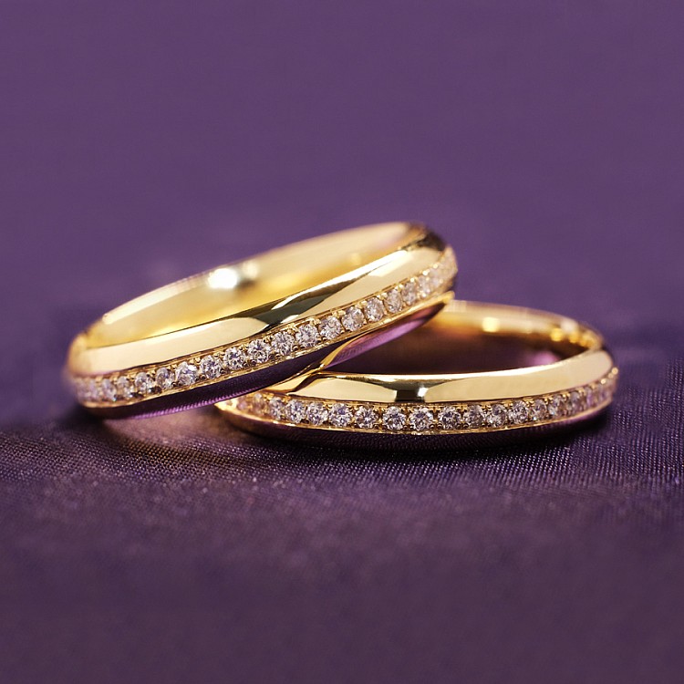 Wedding rings v119 in Gold with Diamonds