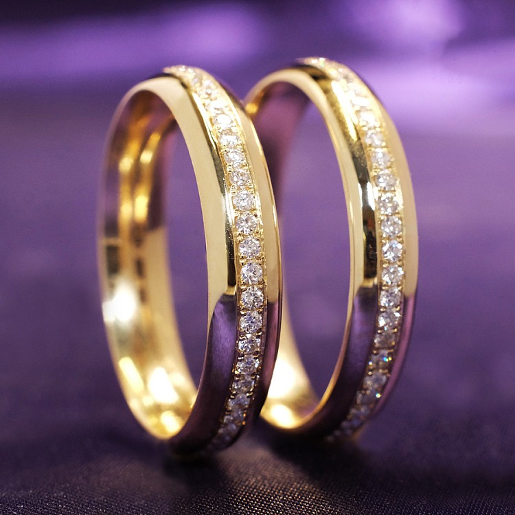 Wedding rings v119 in Gold with Diamonds