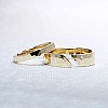 Wedding rings v1213 in Gold or Platinum Glossy Finish Hammer