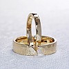 Wedding rings v1213 in Gold or Platinum Glossy Finish Hammer