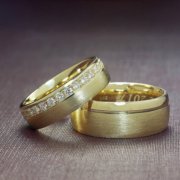 Wedding rings v123 in Gold with Diamonds