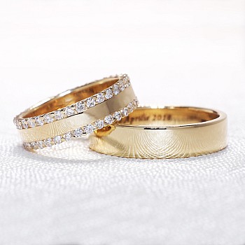 Wedding rings v1241 in Gold or Platinum with Diamonds