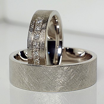 Wedding rings v131 in Gold or Platinum with Diamonds