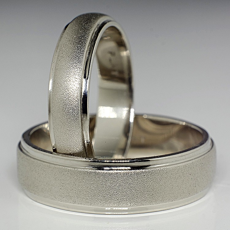 Wedding rings v132 in Gold or Platinum