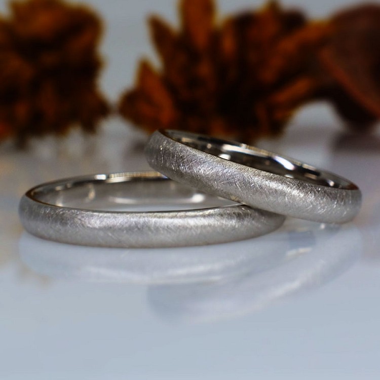 Wedding rings v134mg in Gold or Platinum with Ice Matte Finish