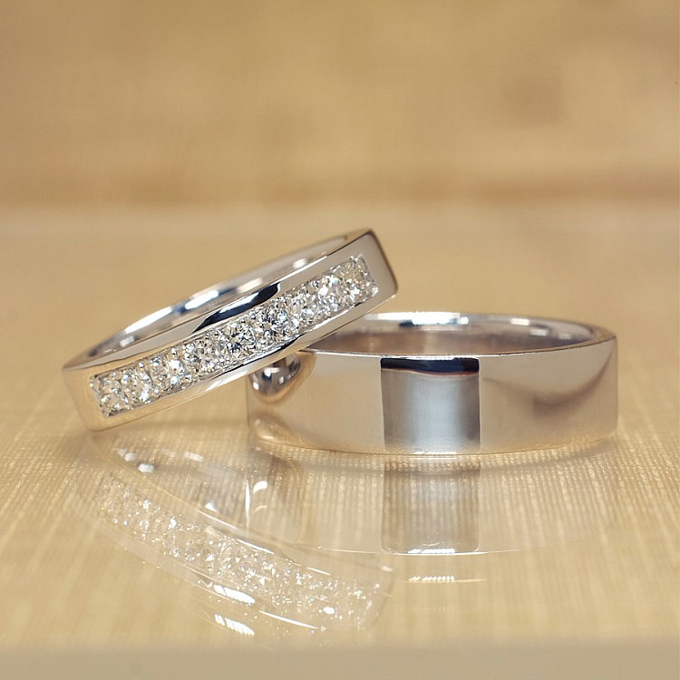 Wedding rings v141 in Gold or Platinum with Diamonds