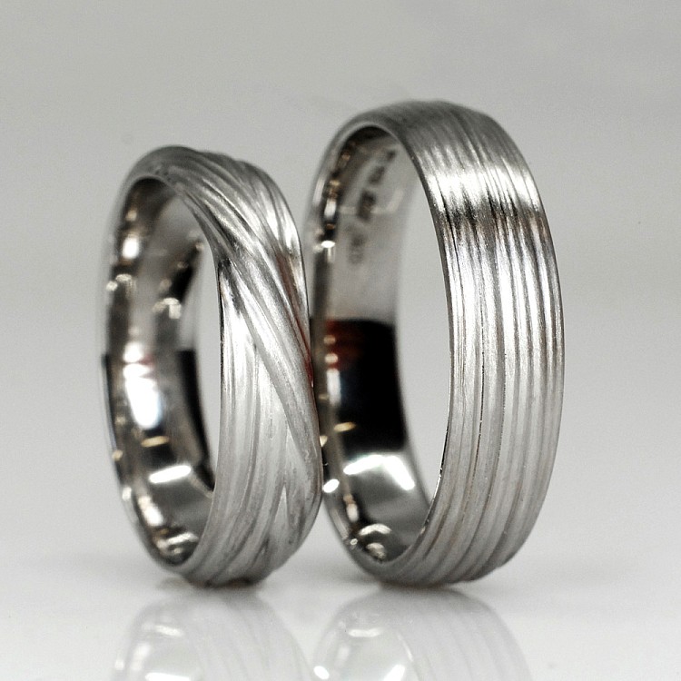 Wedding rings v1517 in Gold or Platinum Waves model